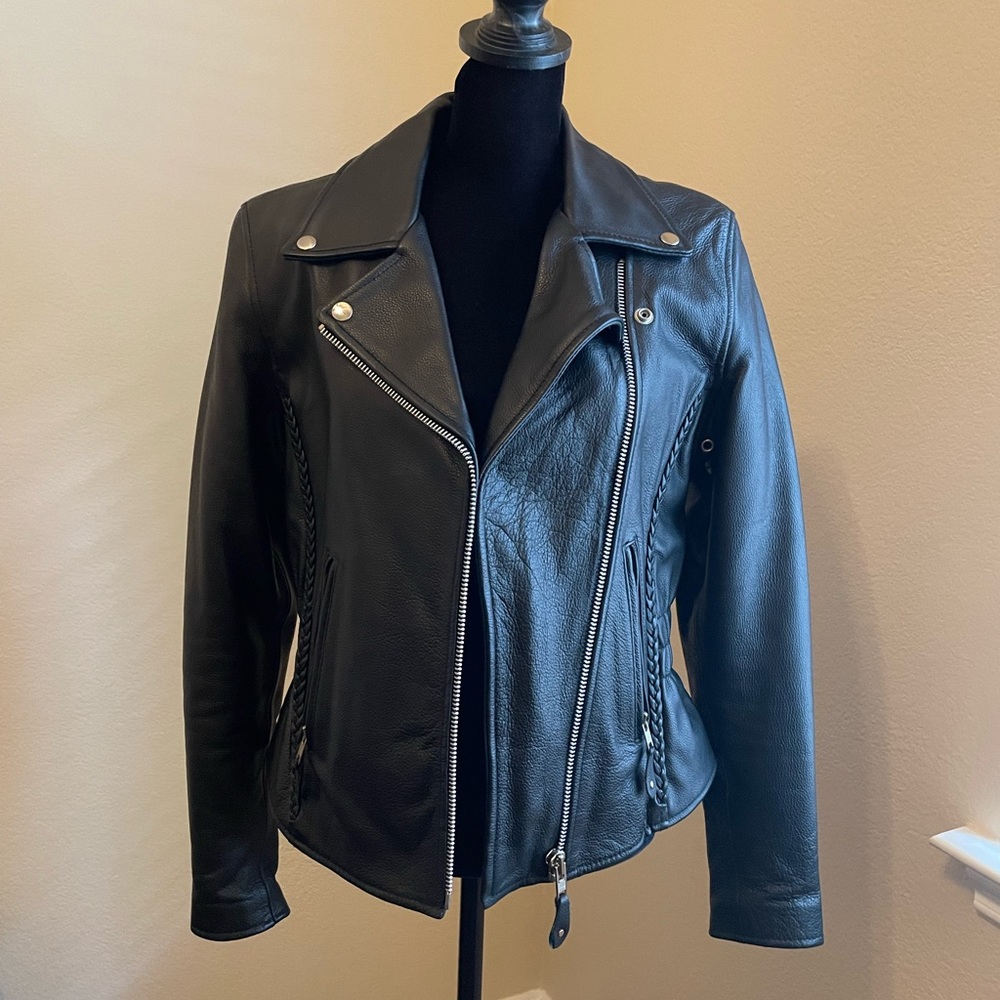 Black Leather Moto Jacket with Notched Lapel and Fitted Silhouette